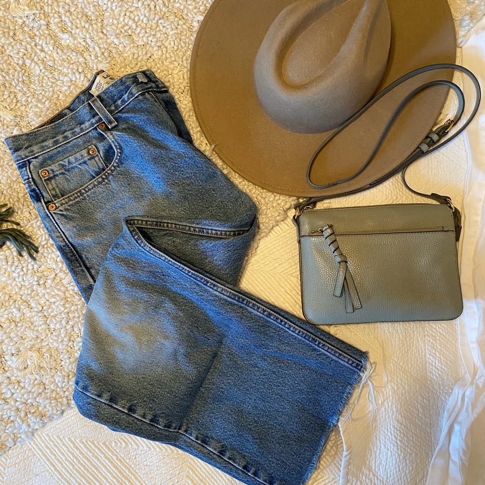 Vintage Distressed Wide Leg Levi Jeans size 30